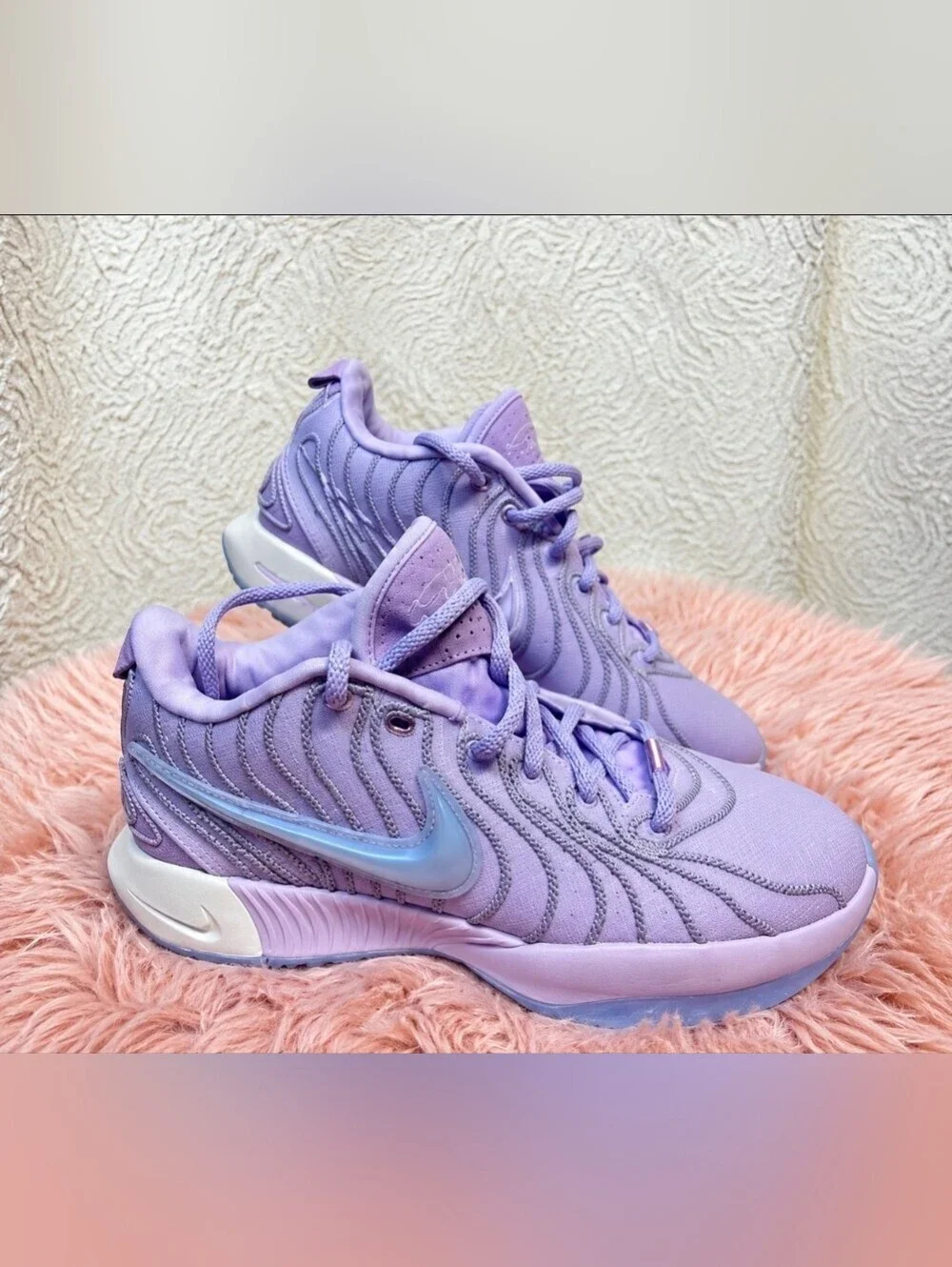 Nike LeBron James XXl Purple Sneakers with Modern Design